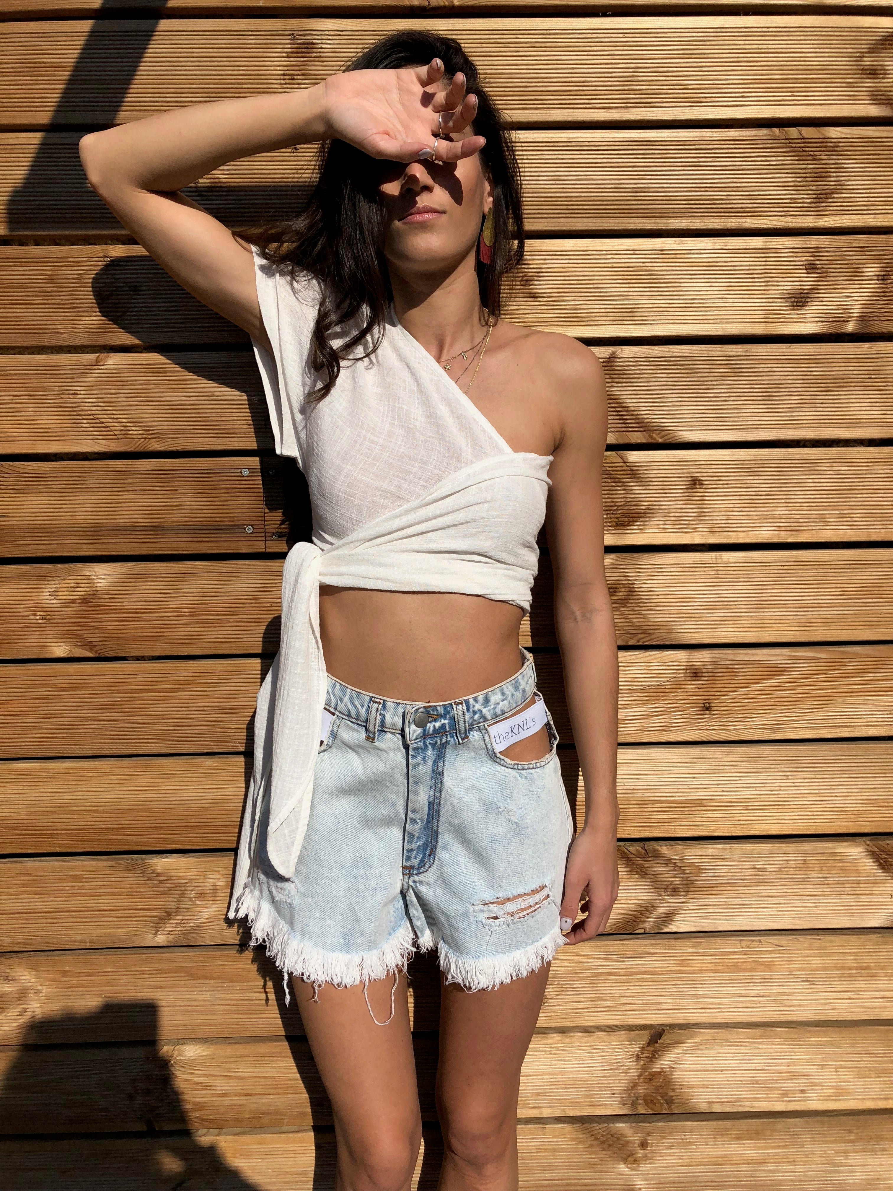 One-shoulder White Top – Popella