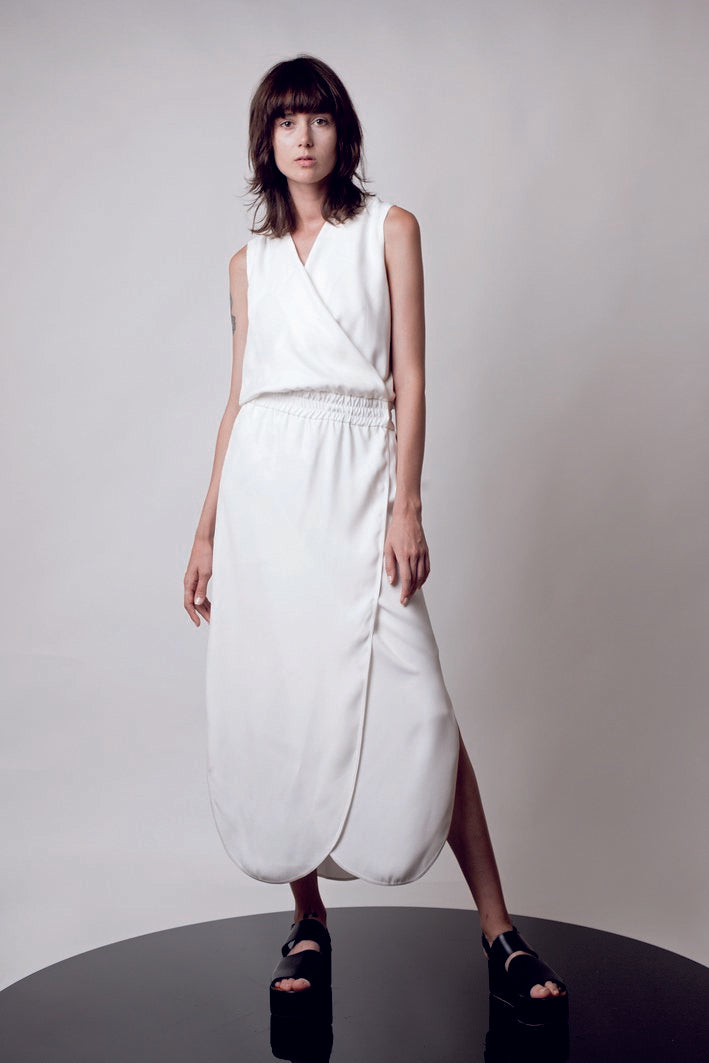 Maxi white dress with elastic waist